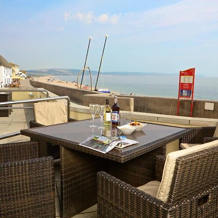 1 At The Beach Beesands 外观 照片